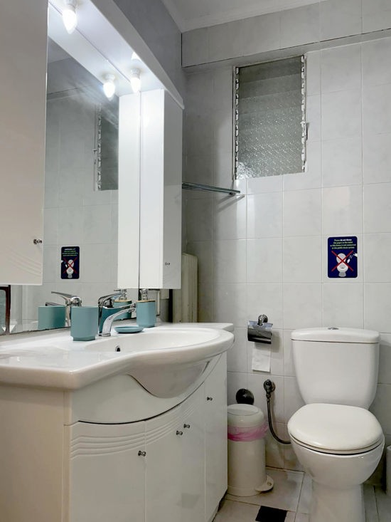 Μπάνιο με  Ντουζιέρα