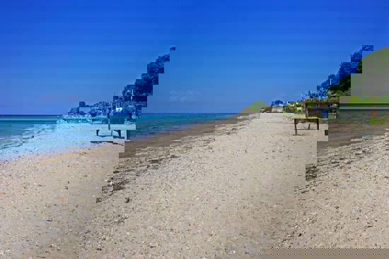 Παραλία μπροστά από τη Villa Fofo