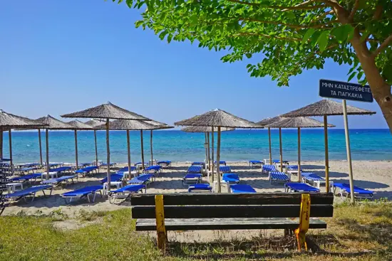 Beach Bar μπροστά από τη Villa Fofo